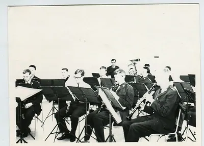 Fr.h. Lundblad, Lindblad plays the clarinet.